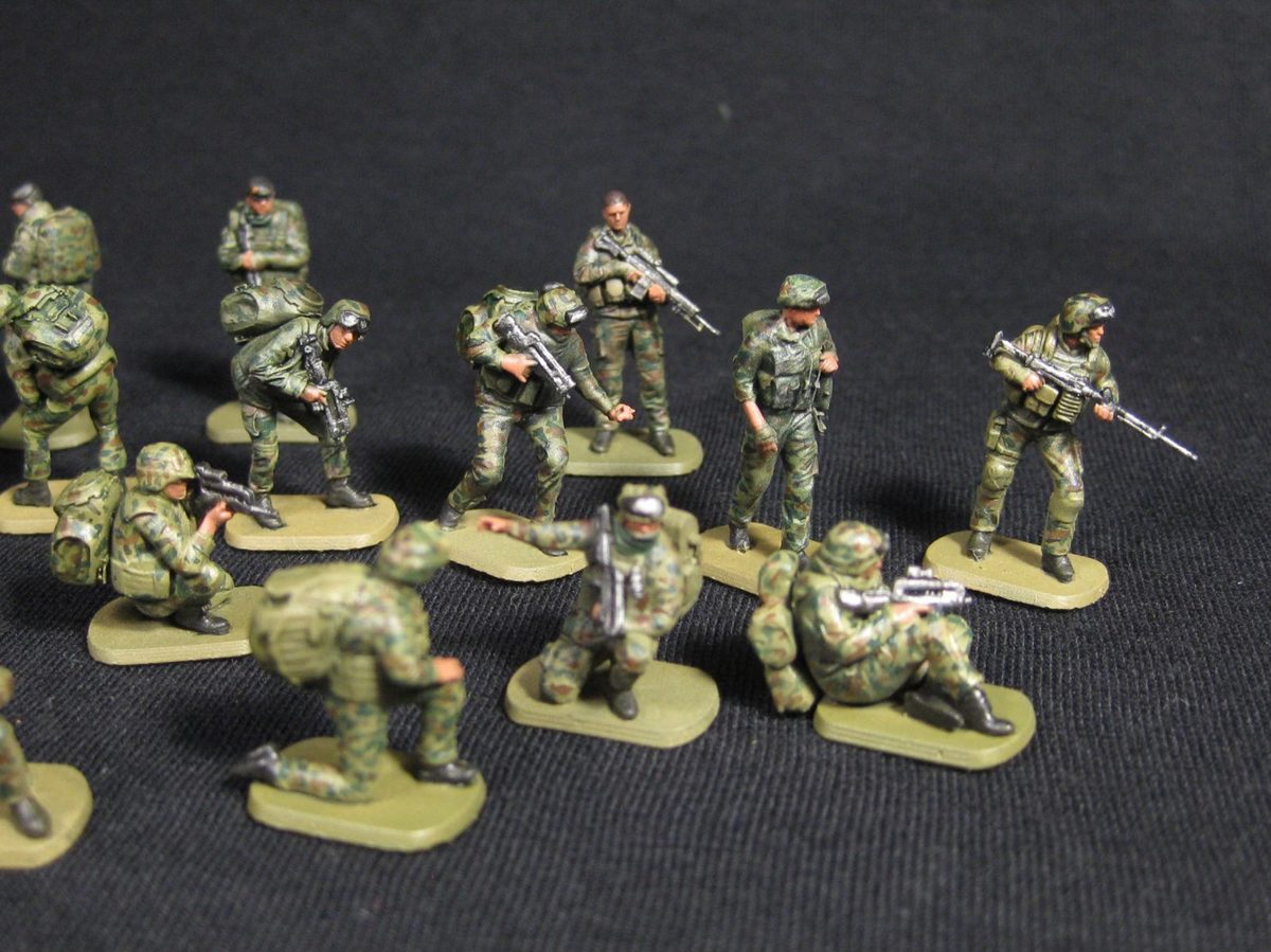 Figurines russes peintes